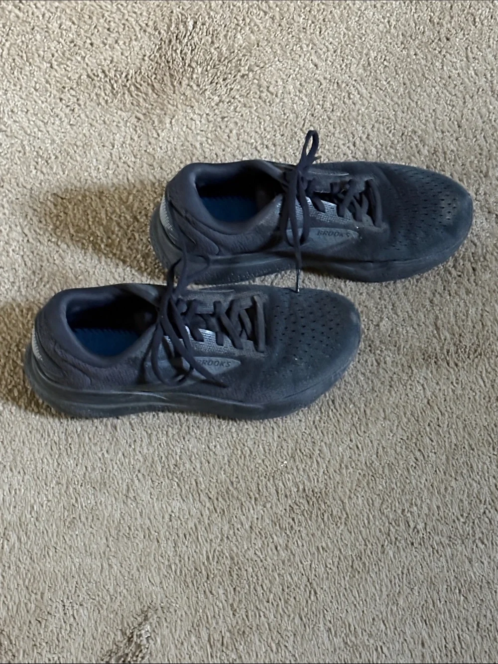 Womens  Brooks black Running Sneakers